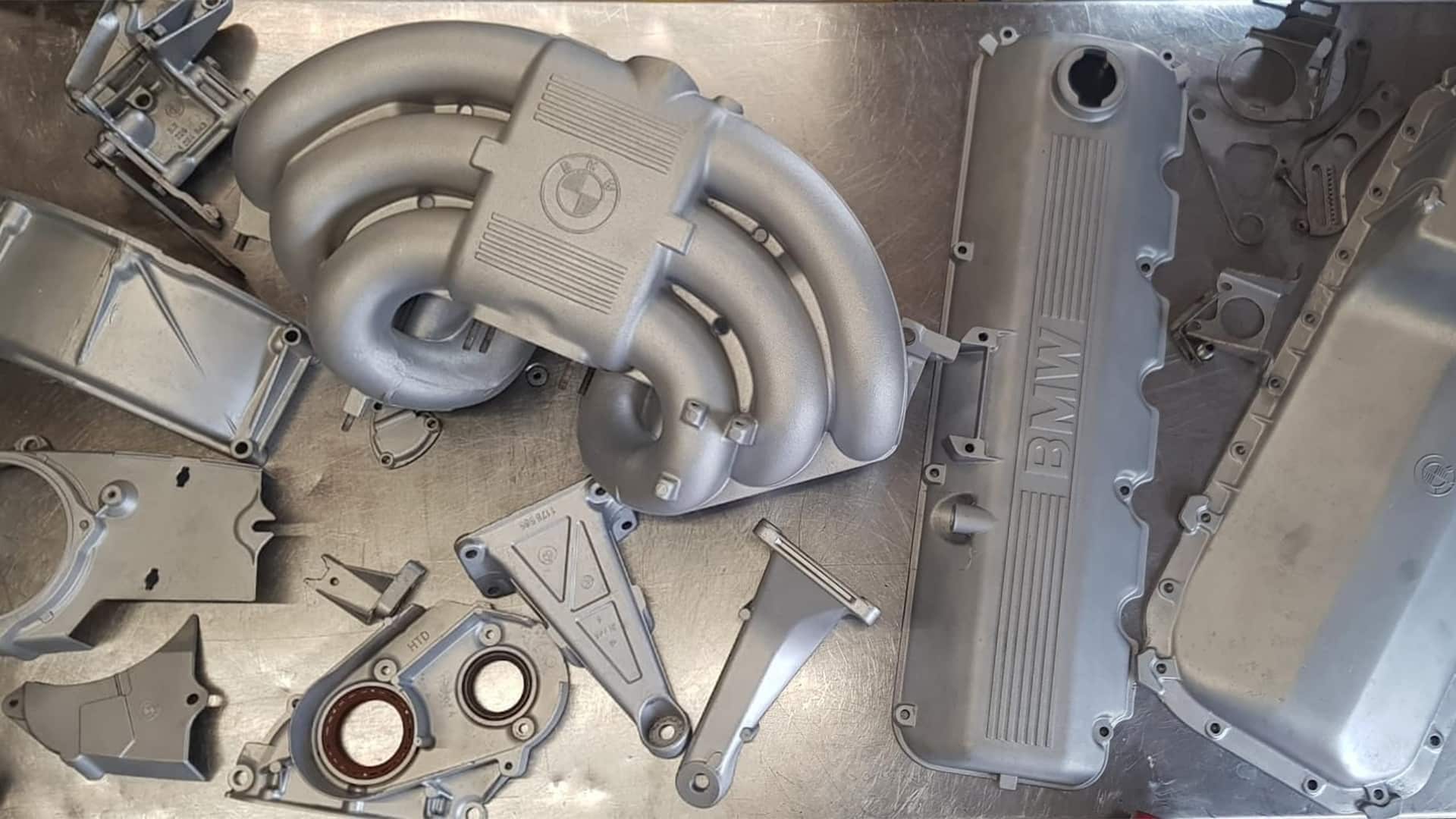 Vapour blasted automotive metal component